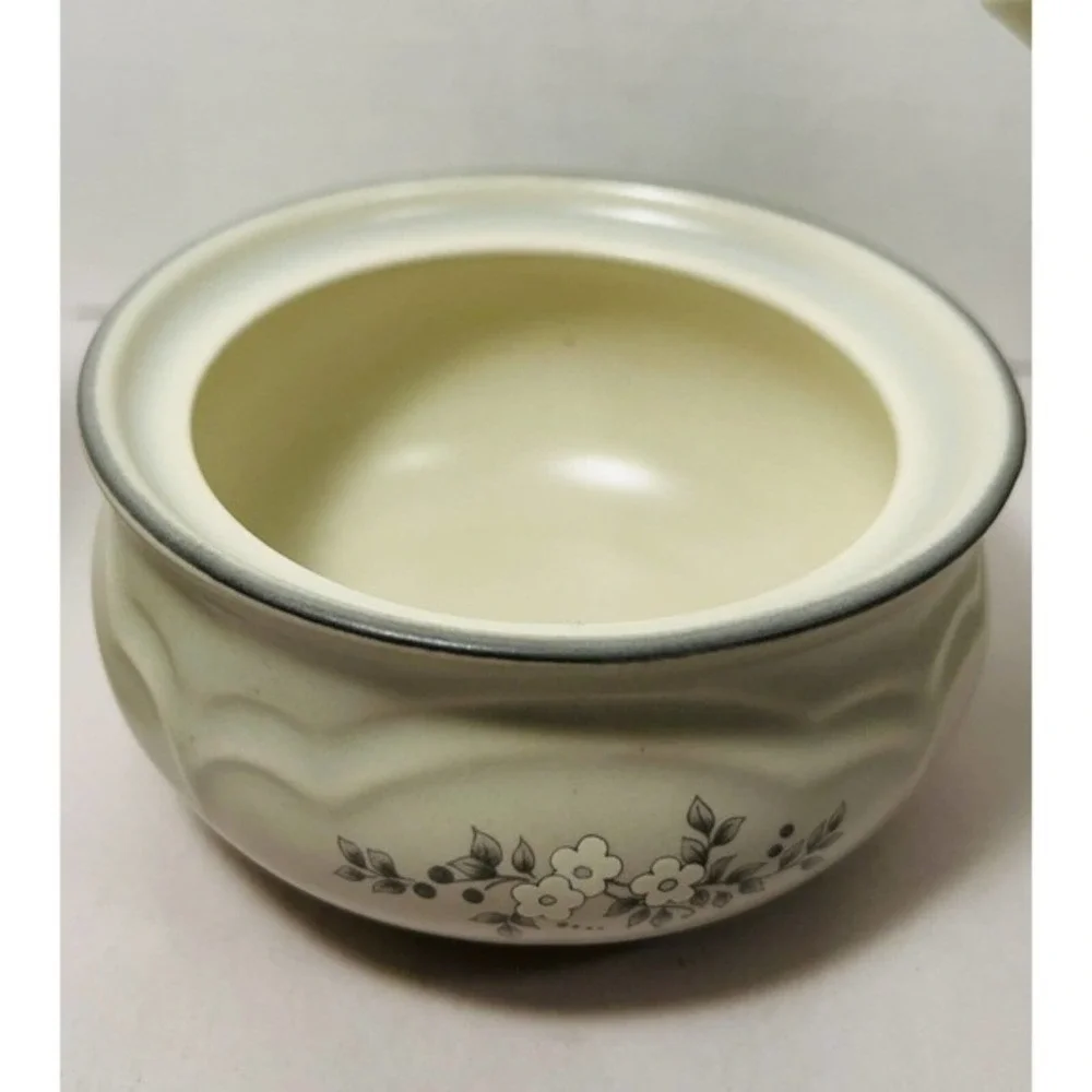 Pfaltzgraff Heirloom Pattern 3 Piece Set In Excellent Condition